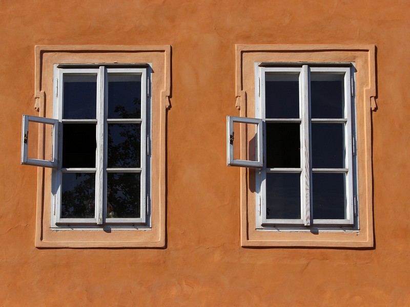 Jak wymienić okna w starym domu? Co jest ważne?